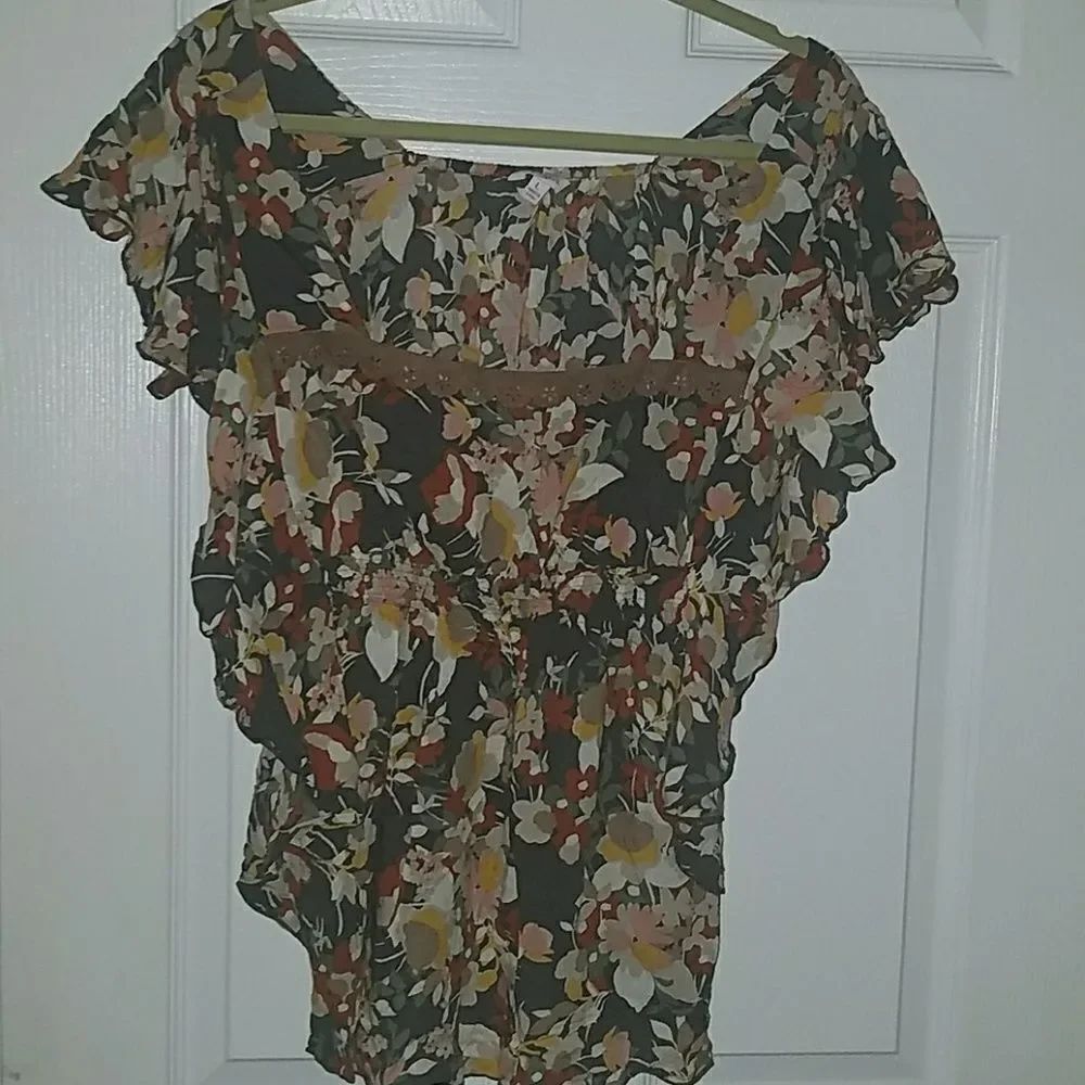 Candie's butterfly style top Sz L EUC